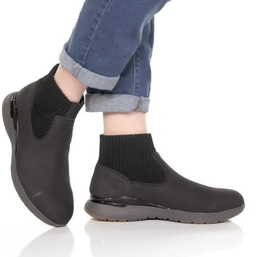 ROCKPORT TOTAL MOTION SPORT WORK  WOMENS BOOTIE NIB